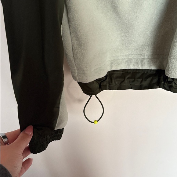 Athleta XS Hooded Half Zip Fleece Pullover Dark Light Green Cropped Jacket - Picture 4 of 7